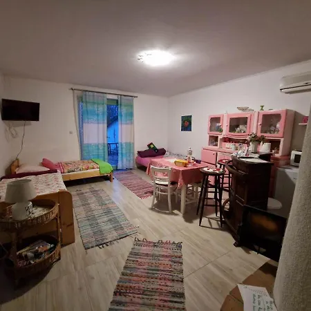 Duna-lak Vendeghaz شقة *