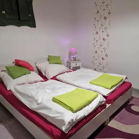 Duna-lak Vendeghaz * Apostag